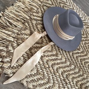 Van Palma hat with silk tie